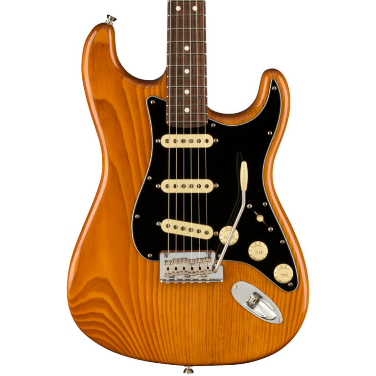 Fender x Hello Kitty® Pink Stratocaster - World of Music